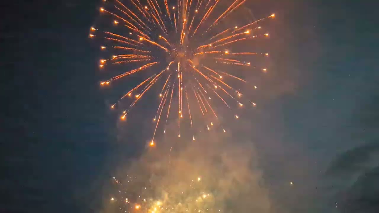 Feuerwerk für einen runden Geburtstag in Magdeburg auf dem Max-Wille Platz.