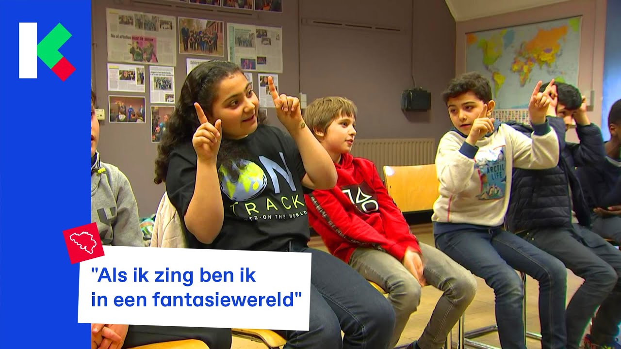 Hana zingt in een koor om te ontspannen én Nederlands te leren