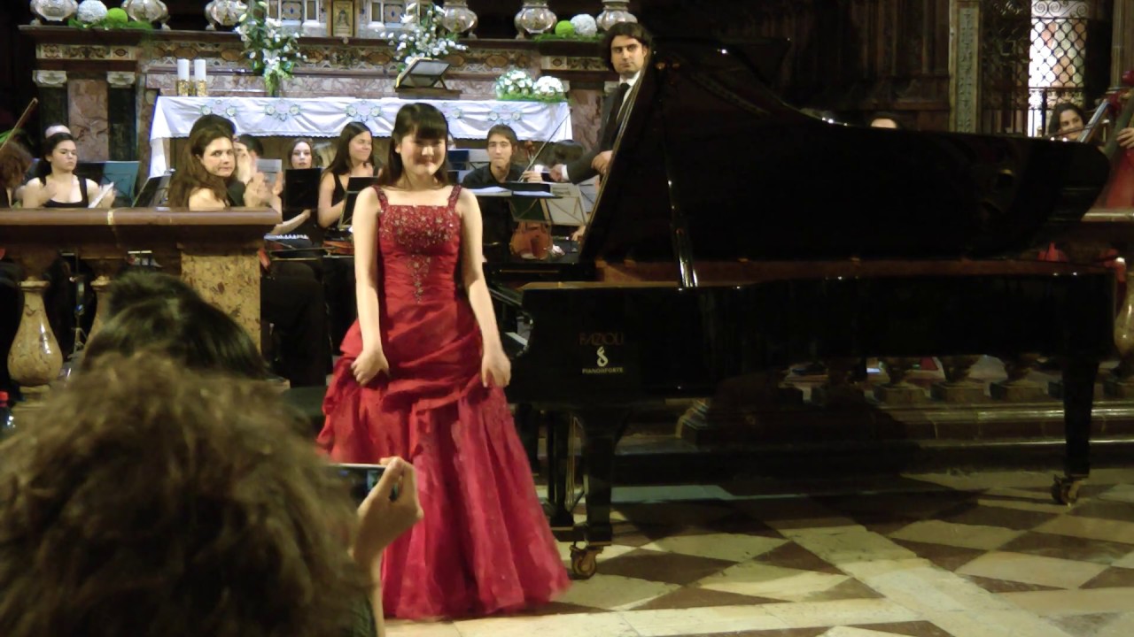 Umi Garrett plays Mozart Piano Concerto No.22 in E-flat major, K.482 3rd Mov.