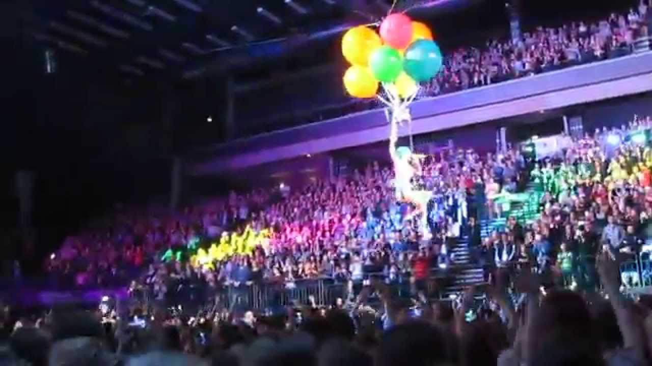 Katy Perry, Prismatic World Tour, Birthday