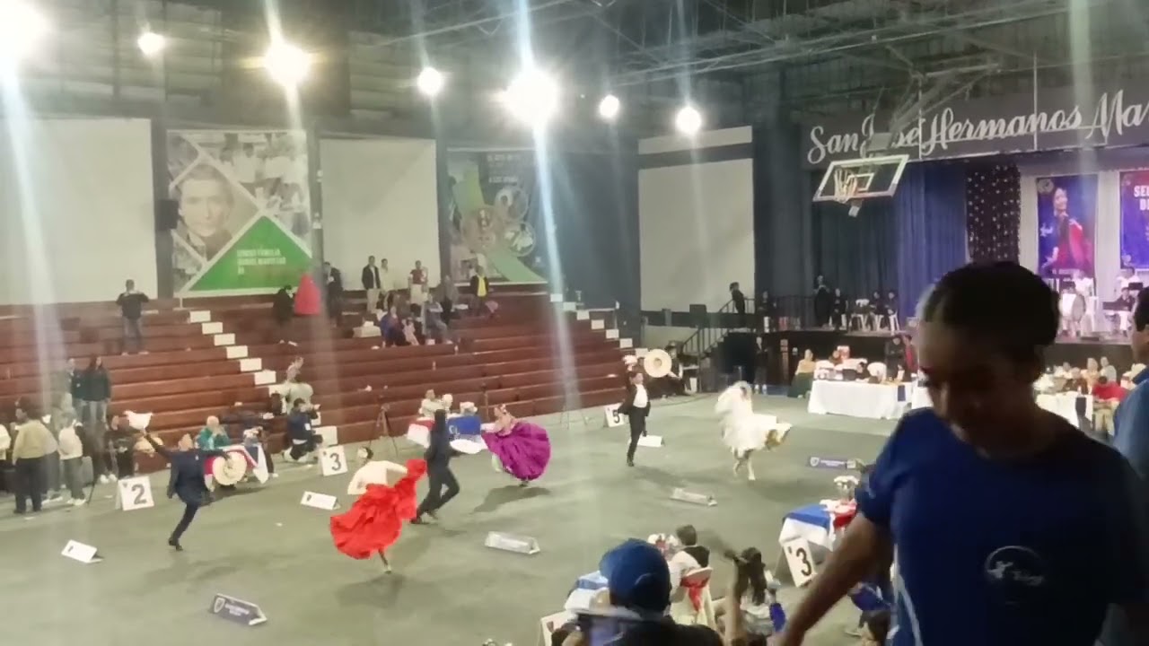 Selectivo Bellavista 2025, final juvenil Nicole Chenda y Sebasti&aacute;n Ubill&uacute;s, pista 4
