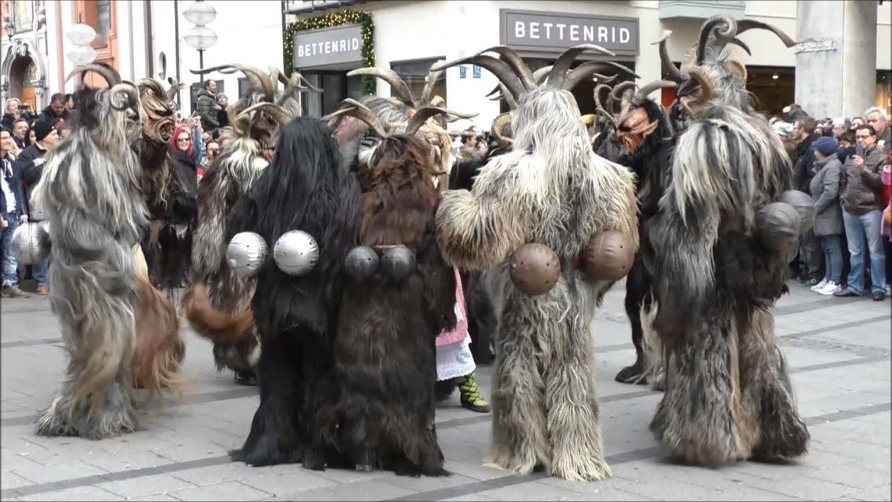 Krampuslauf München Marienplatz 2015 - Gruselige Gesellen unterwegs.