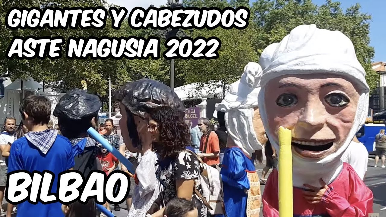 Gigantes y cabezudos en Aste Nagusia de Bilbao. 27 Agosto 2022.