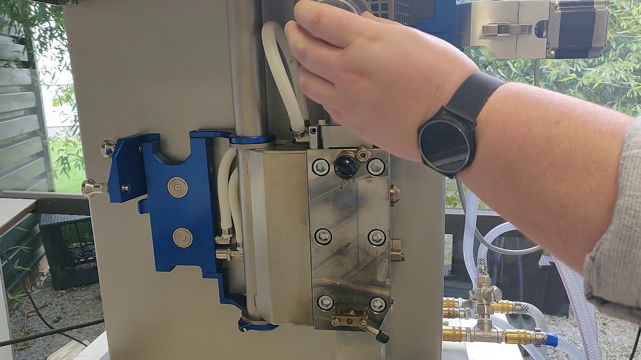 Basic operation on a Xplore MC 15 HT micro compounder