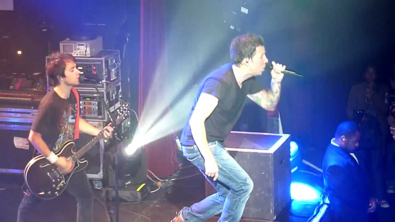 Freaking Me Out - Simple Plan (LIVE IN PARIS)