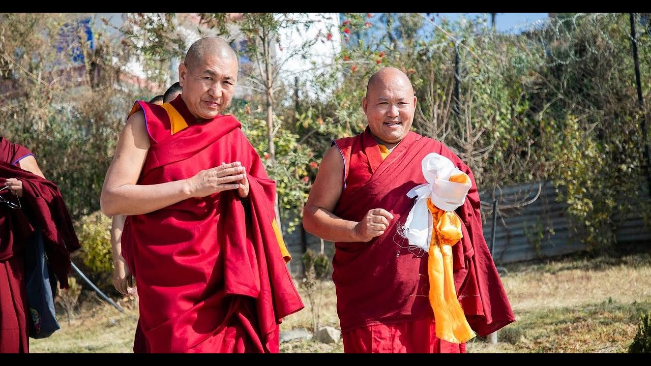 2025/1/31 མཁས་མཆོག་ཏྲེ་ཧོར་ཟླ་བ་ཚེ་རིང་ཁྲ་འགུ་སྲས་མཁར་སྒྲུབ་སྡེར་ཕེབས་པའི་བརྙན། 这是尼泊尔創古瑟卡國際襌修中心