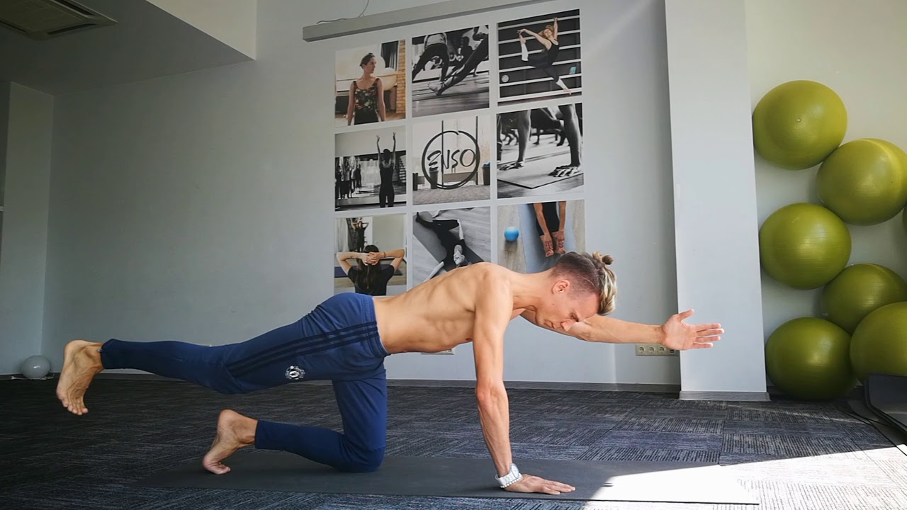 Modification of Pilates exercises Swimming on four point kneeling and Thread  the needle / Ejercicio