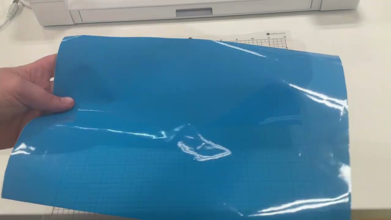 Using the Silhouette Cameo 4 - Making a Vinyl Sticker