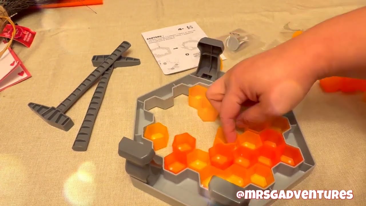 UNBOXING & BUILDING “SAVING DINO BOARD GAME” // Fun & Games 