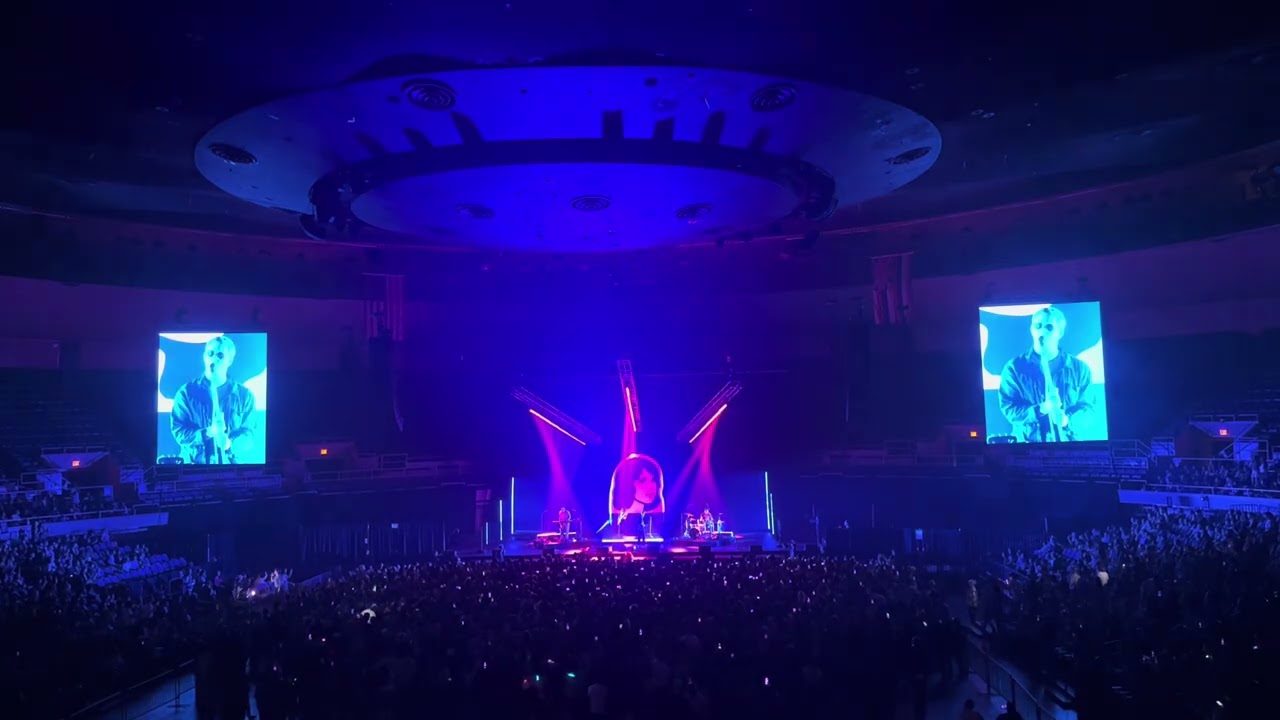 TV Girl - Cigarettes out the Window live in Honolulu Hawaii 11-21-25 