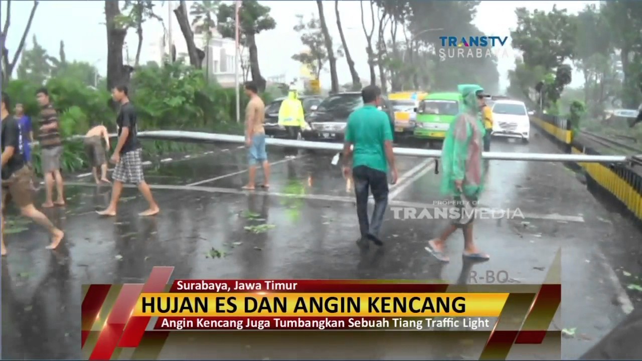 Detik Detik Hujan Deras & Angin Kencang Terjang Polda Jatim; Video Amatir