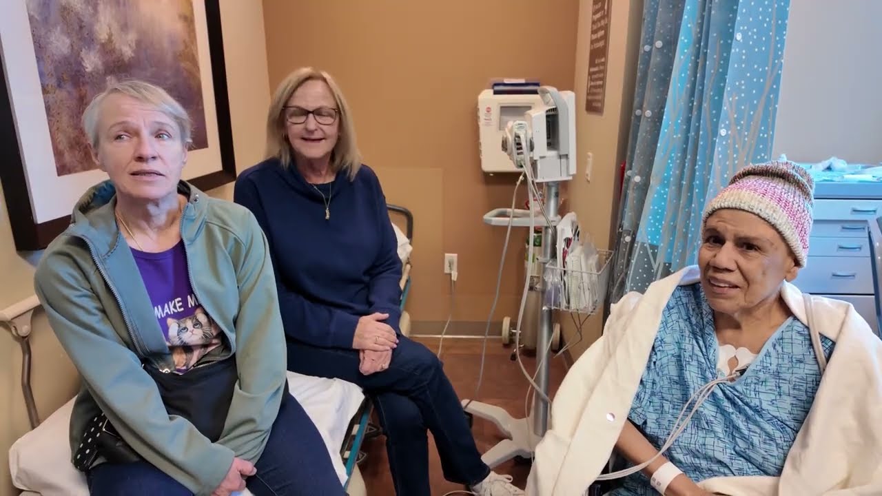 Пациент проходил лечение в клинике Sharp по поводу эссенциального тремора.