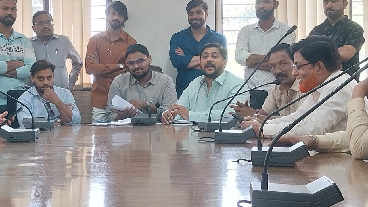 मुंब्रा : हाकर्स के मुद्दे पर AIMIM नगरसेवकों की मनपा अधिकारियों के साथ बैठक.