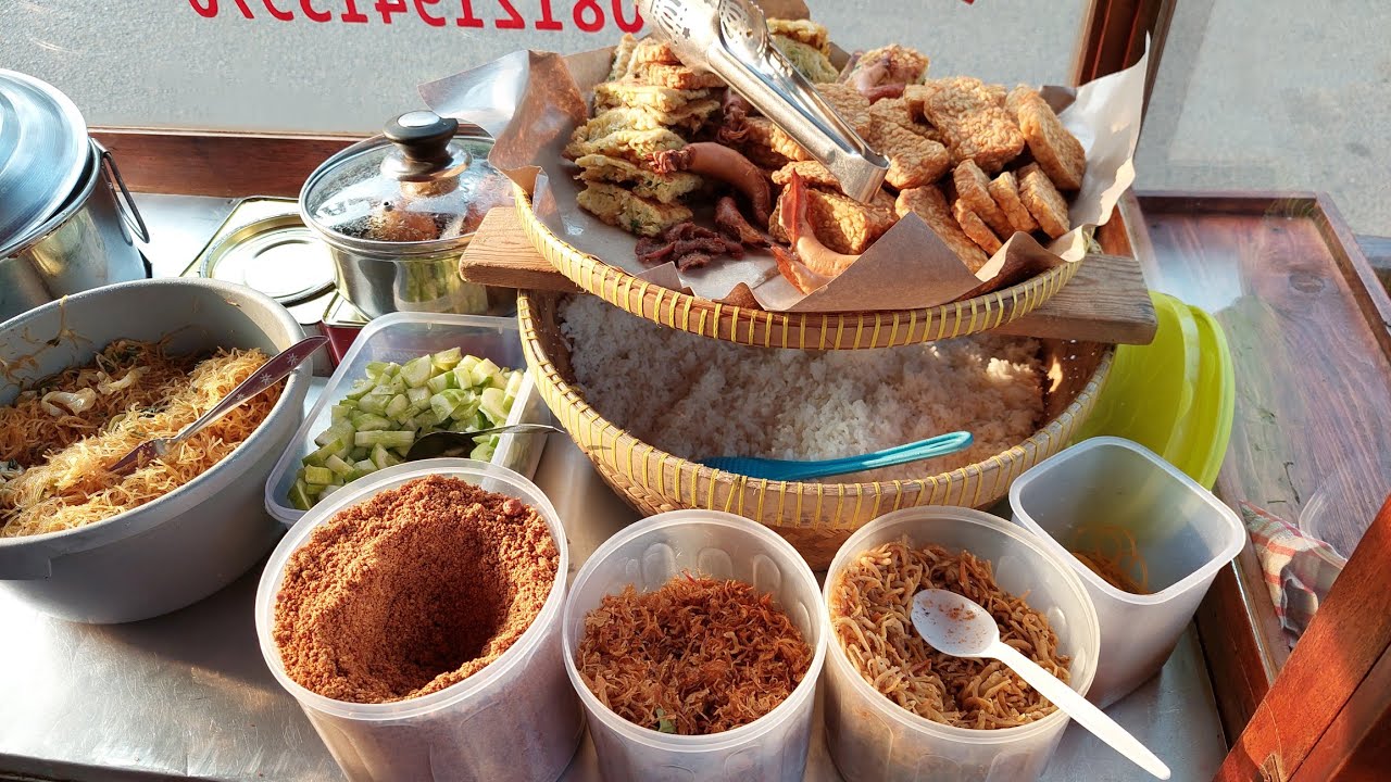 LANGGANANNYA SAMPAI KE LUAR KOTA !!! JUALANNYA DI PERUMAHAN MEWAH - INDONESIAN STREET FOOD