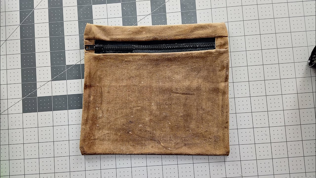 I made a waxed canvas case to use as a travel sketching kit - easy sewing project DIY