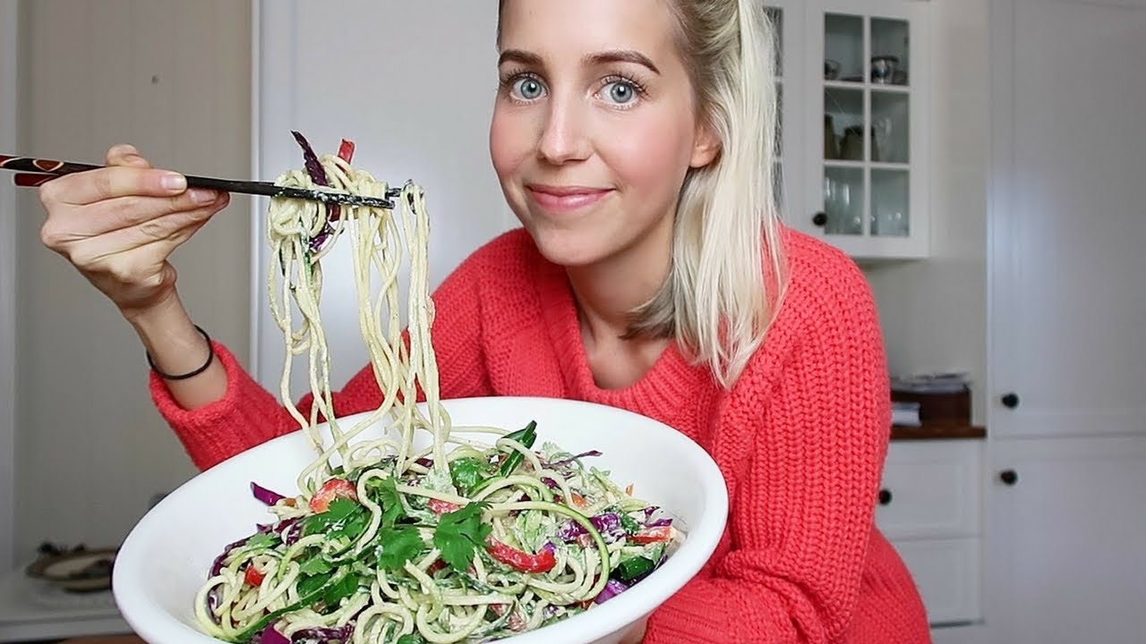 Raw Pad Thai (VEGAN + HEALTHY)
