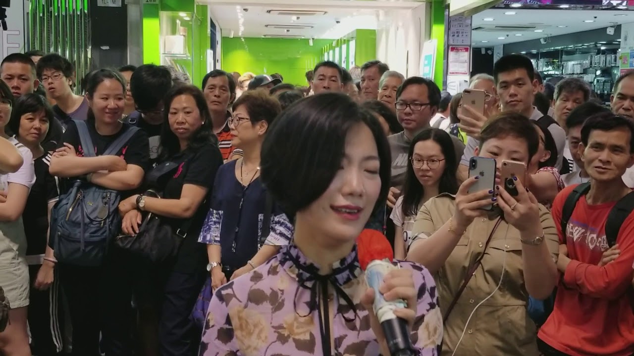 旺角羅文 18/05/05(19:14) 小龍女 龙婷 海韻 明星 你怎麼捨得我難過  一見你就笑 Stacey Long