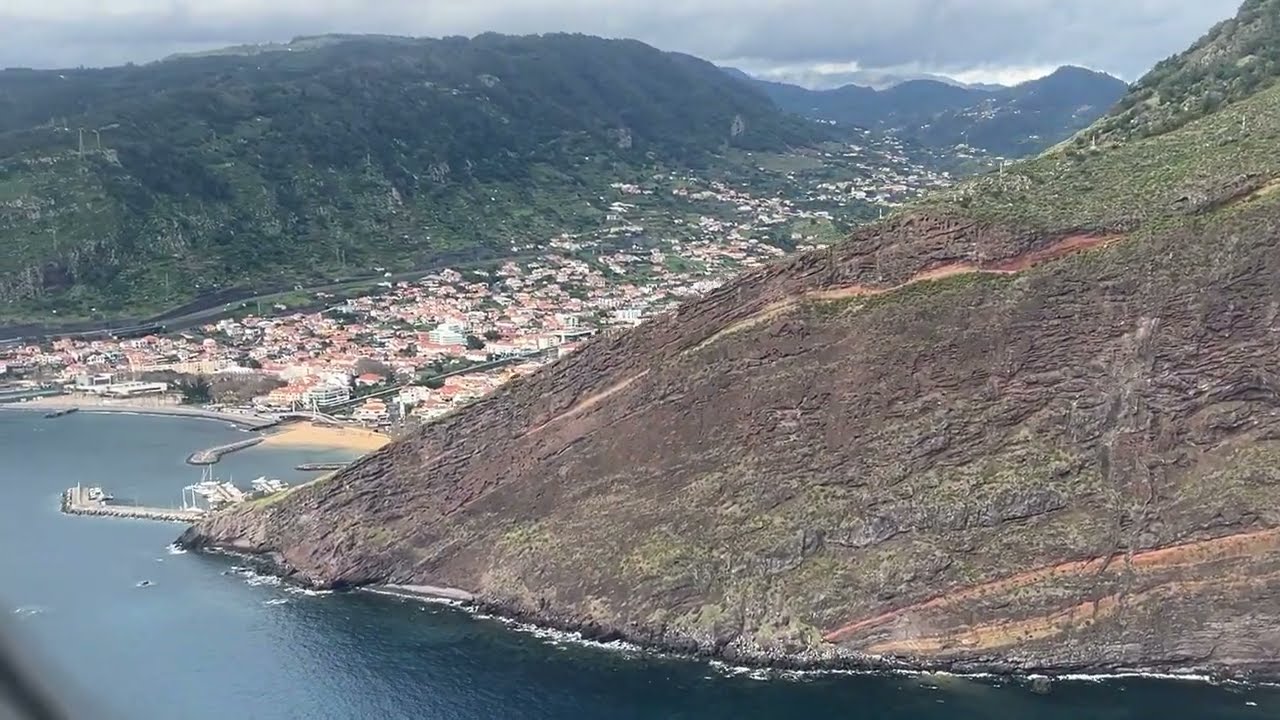 Landing at Madeira Airport (Cristiano Ronaldo International Airport - February 2025