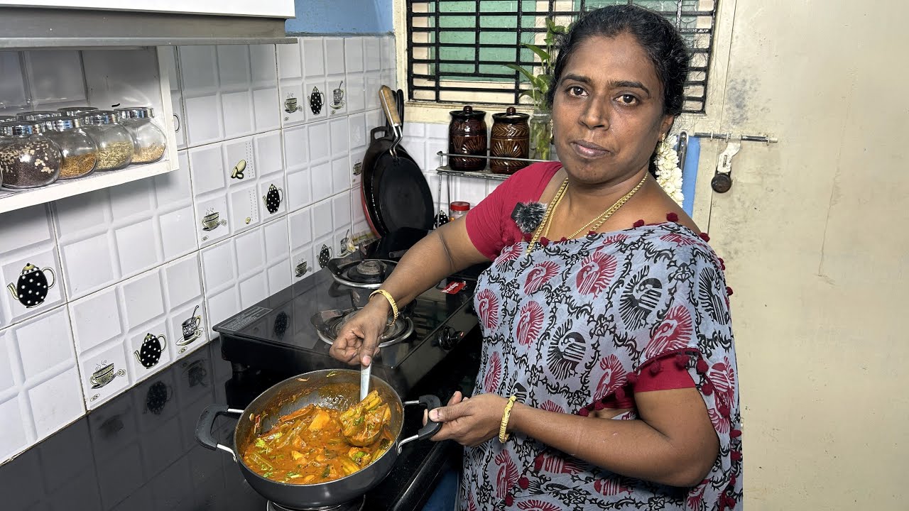 முருங்கைக்காய் கத்தரிக்காய் உருளைக்கிழங்கு போட்டு செய்த புளிக் குழம்பு - Puli Kulambu Recipe