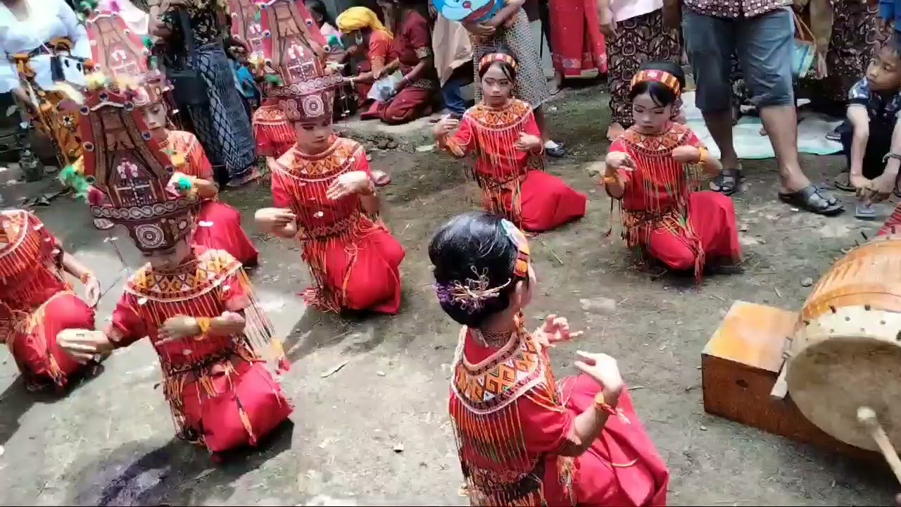 tarian unik anak anak( pa' gellu ) toraja