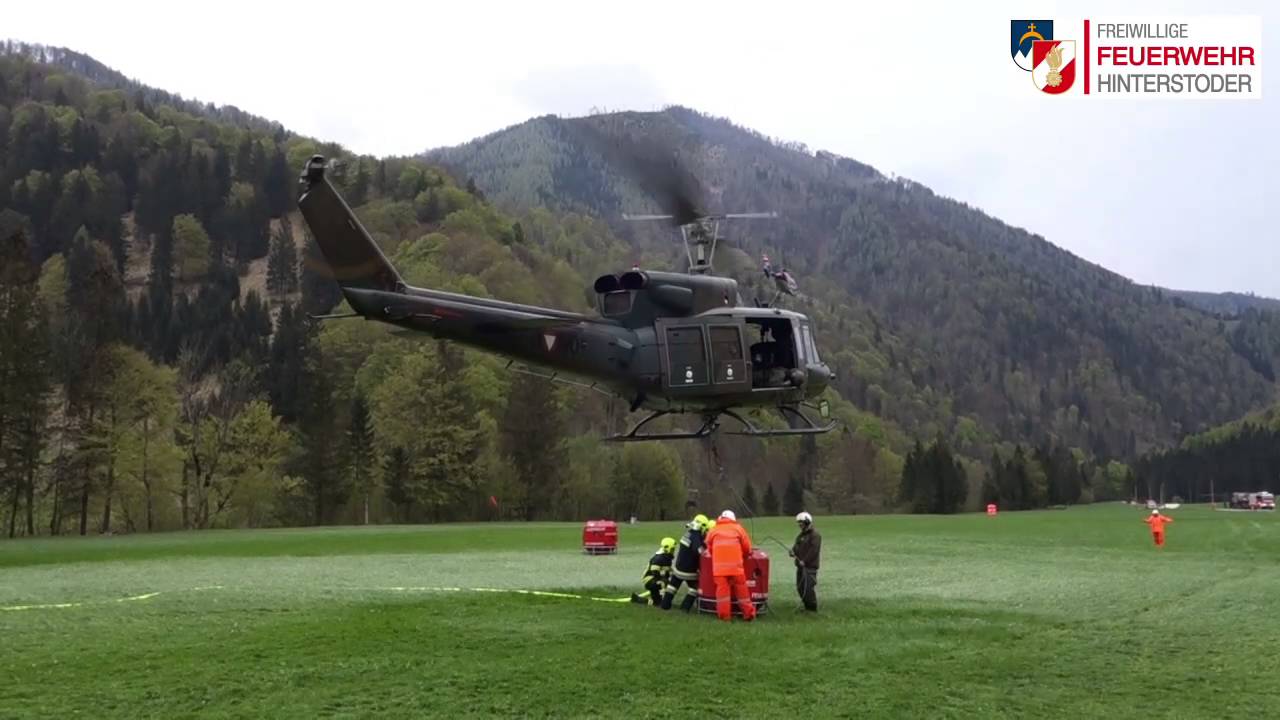 AB 212 des &Ouml;BH im Waldbrand&uuml;bungseinsatz