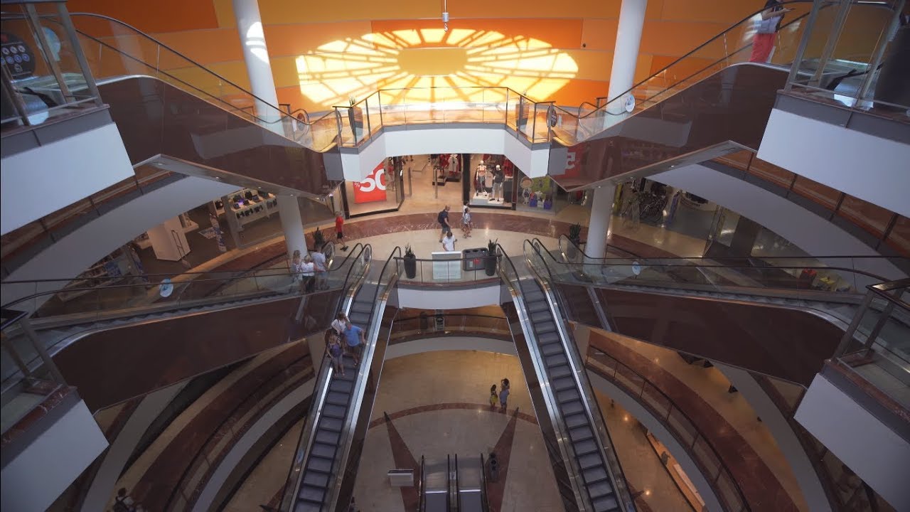 Poland, Gdańsk, Galeria Bałtycka shopping mall, 8X esclator, 1X elevator