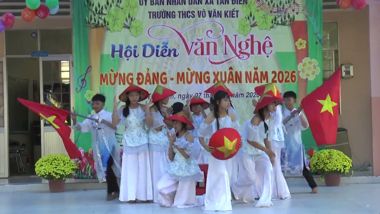 9 VĂN NGHỆ LỚP 8.2