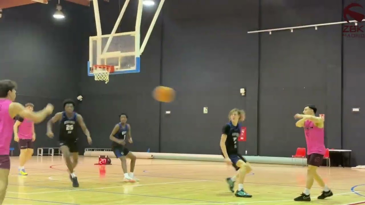 🇺🇸 Bella Vista College Prep visits and goes toe to toe with @zentrobasketmadrid Select Team