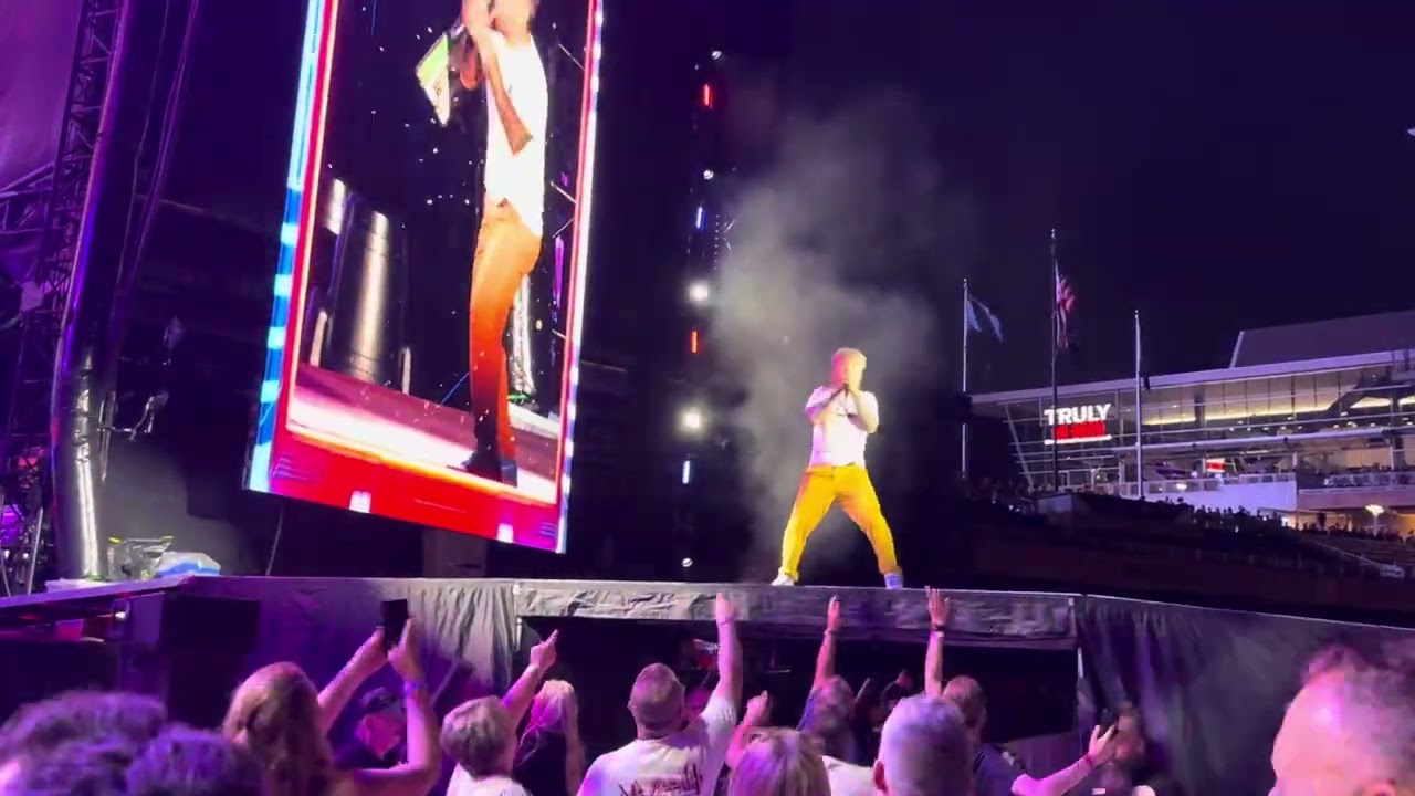 Journey - Don't Stop Believin'  - August 19, 2024 - Minneapolis - Target Field
