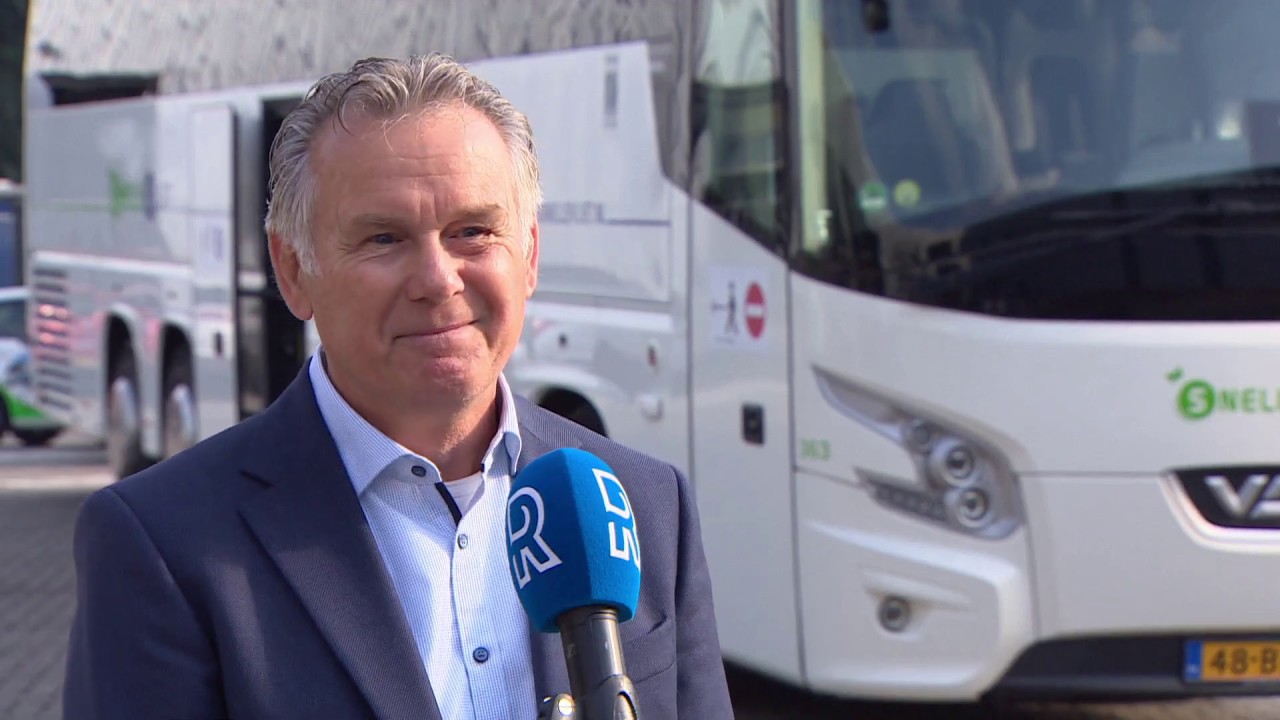 Touringcarchauffeurs voeren actie op het Malieveld