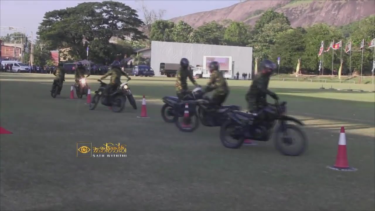 කොල්ලොයි බල්ලොයි එකතු වෙලා කරන වැඩ..