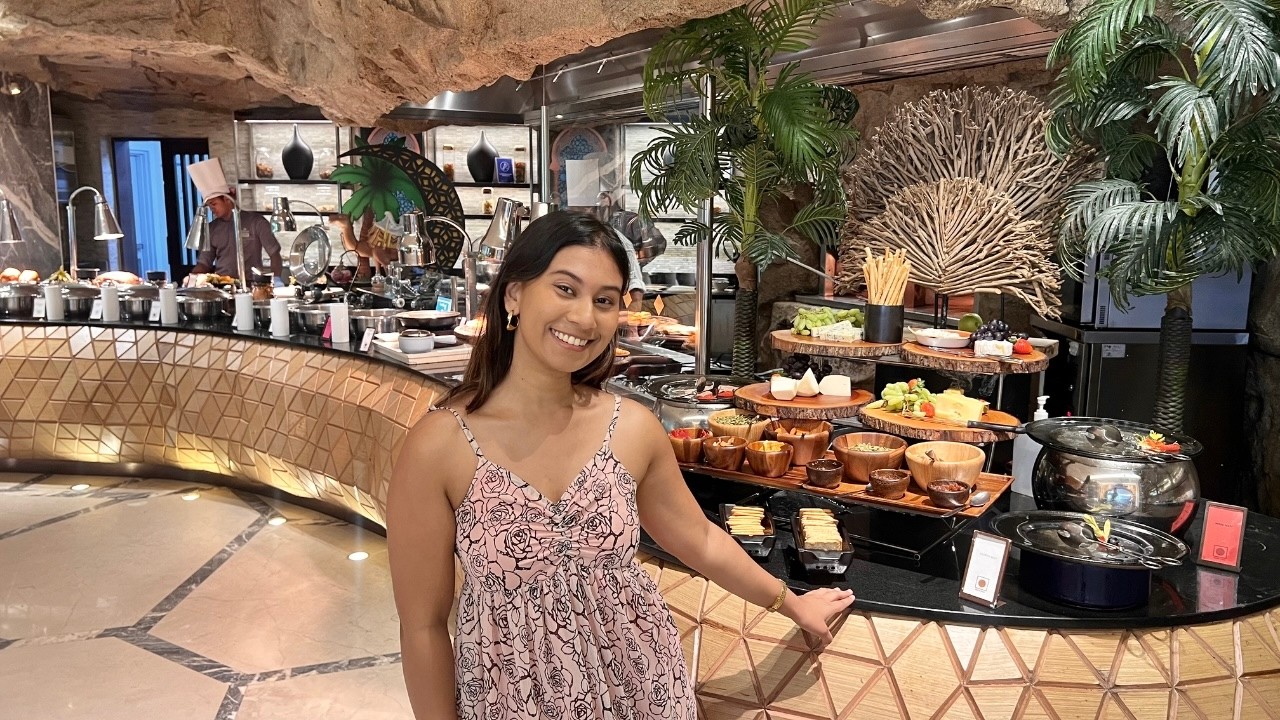 Inside Hilton Colombo’s Famous Graze Kitchen Buffet | Unlimited International Spread | 🇱🇰 ශ්‍රීලංකා