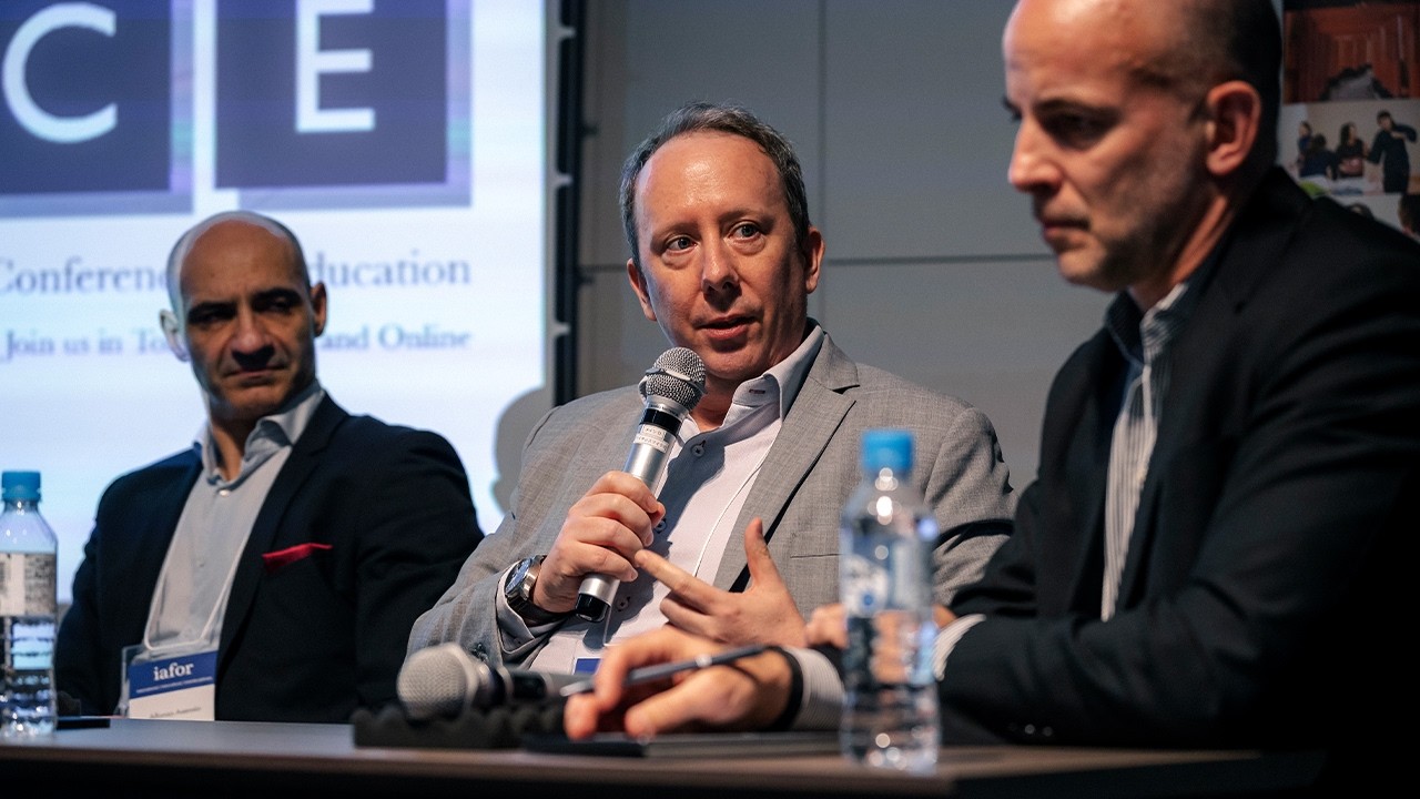 AI and the Skills Turn: Driver or Disrupter of Skills-based Education?