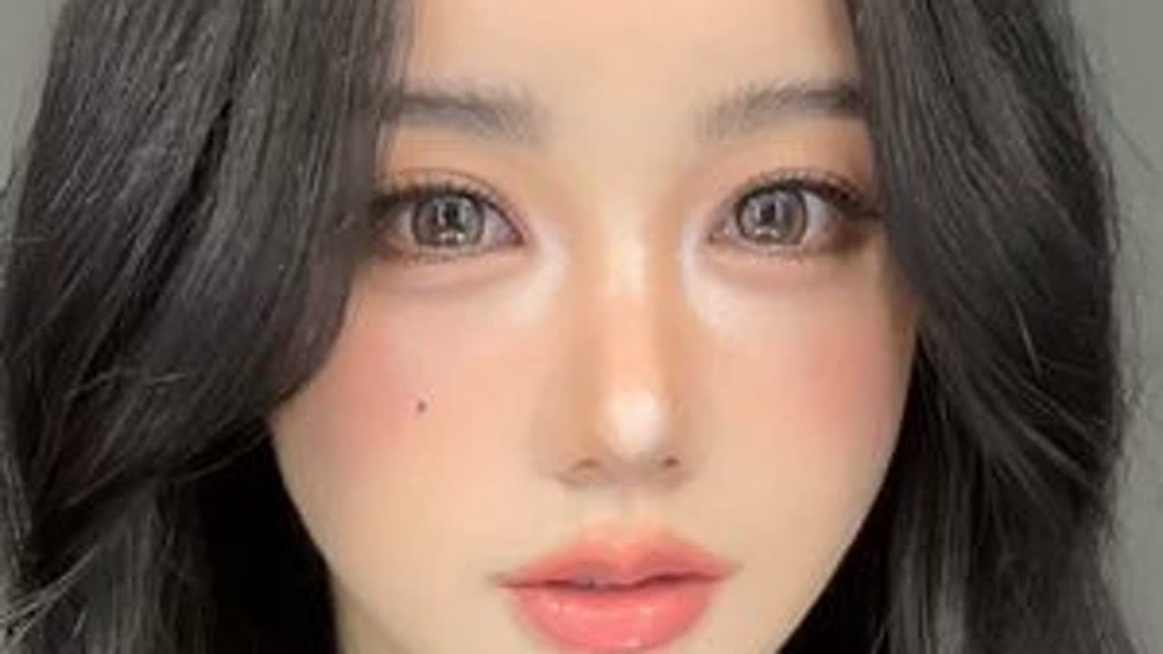 泰式韩妆确实绝～7min超详细妆教～英气又温柔！邝玲玲仿妆 赶个末班车！#夏日大胆妆出彩 #潮妆研究所 #夏日晒伤红妆 #美妆练习生 #妆教