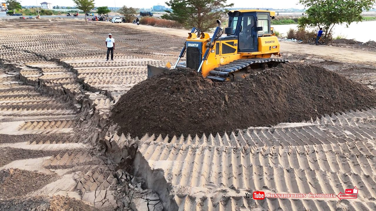 Amazing Shantui Bulldozer Move Sand-Slide Filling In Water With Dump Trucks Dumping Sand