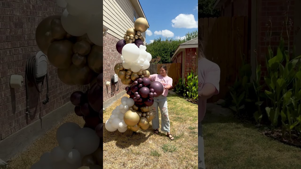 Free Standing Balloon Garland #balloons #balloongarland