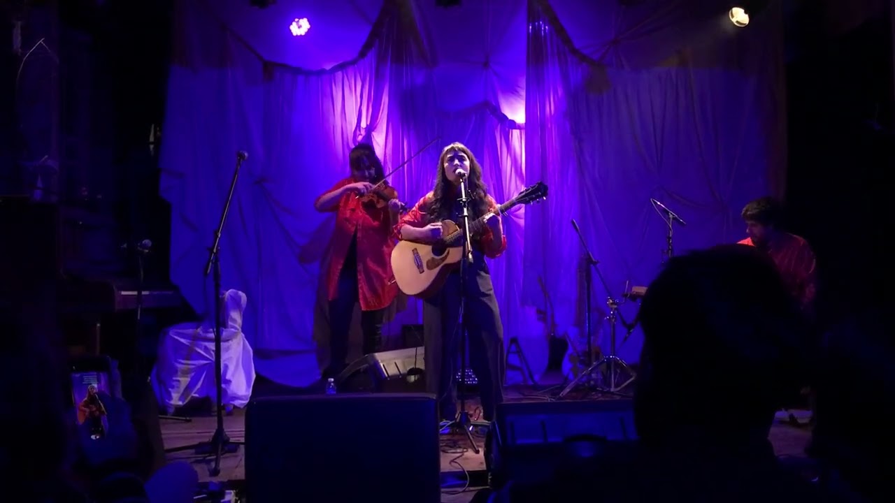 FERNANDA • Maca Mona Mu • Vivo, Centro Cultural Thames • Buenos Aires, 08082025 Álamo Blanco 🎶
