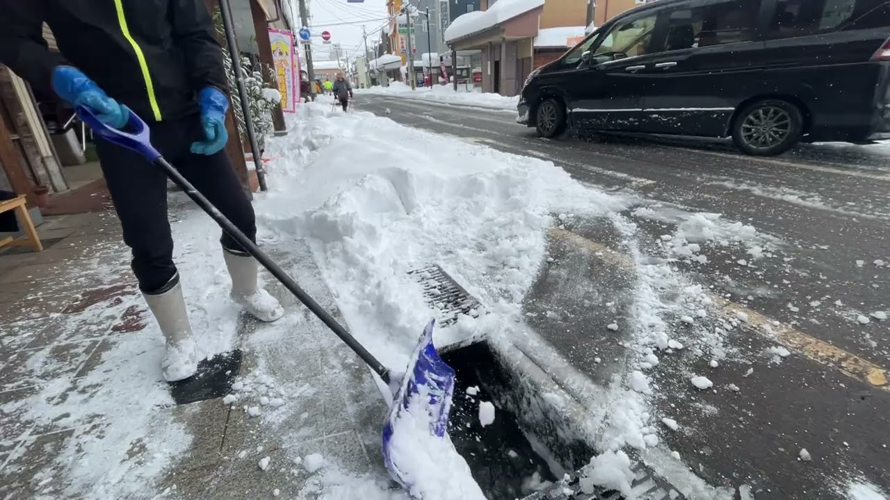 令和8年1月22日 流雪溝の雪流し。昨日よりも積もりました。Life wiht Snow