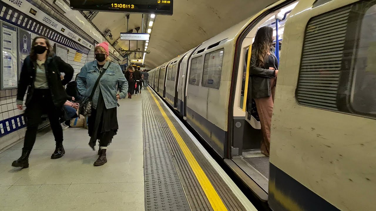 Leicester Square Station!!! Northern & Piccadilly line Station!!!! (2021)