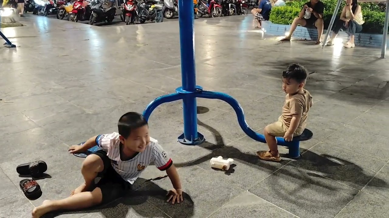 Quốc Bảo (Bé Kutin) đi chơi công viên Lạc Hồng - Mỹ Tho - Tập 41