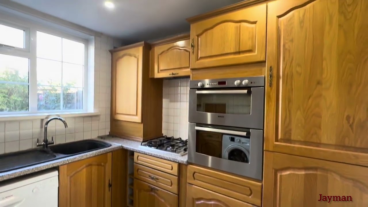 Jayman presents a property on Waverley Walk, Lichfield.