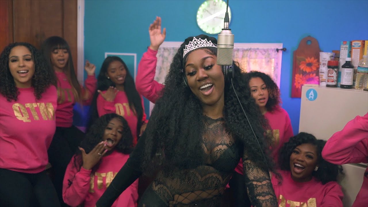 Queen Chioma - Ballin' (Live Performance)