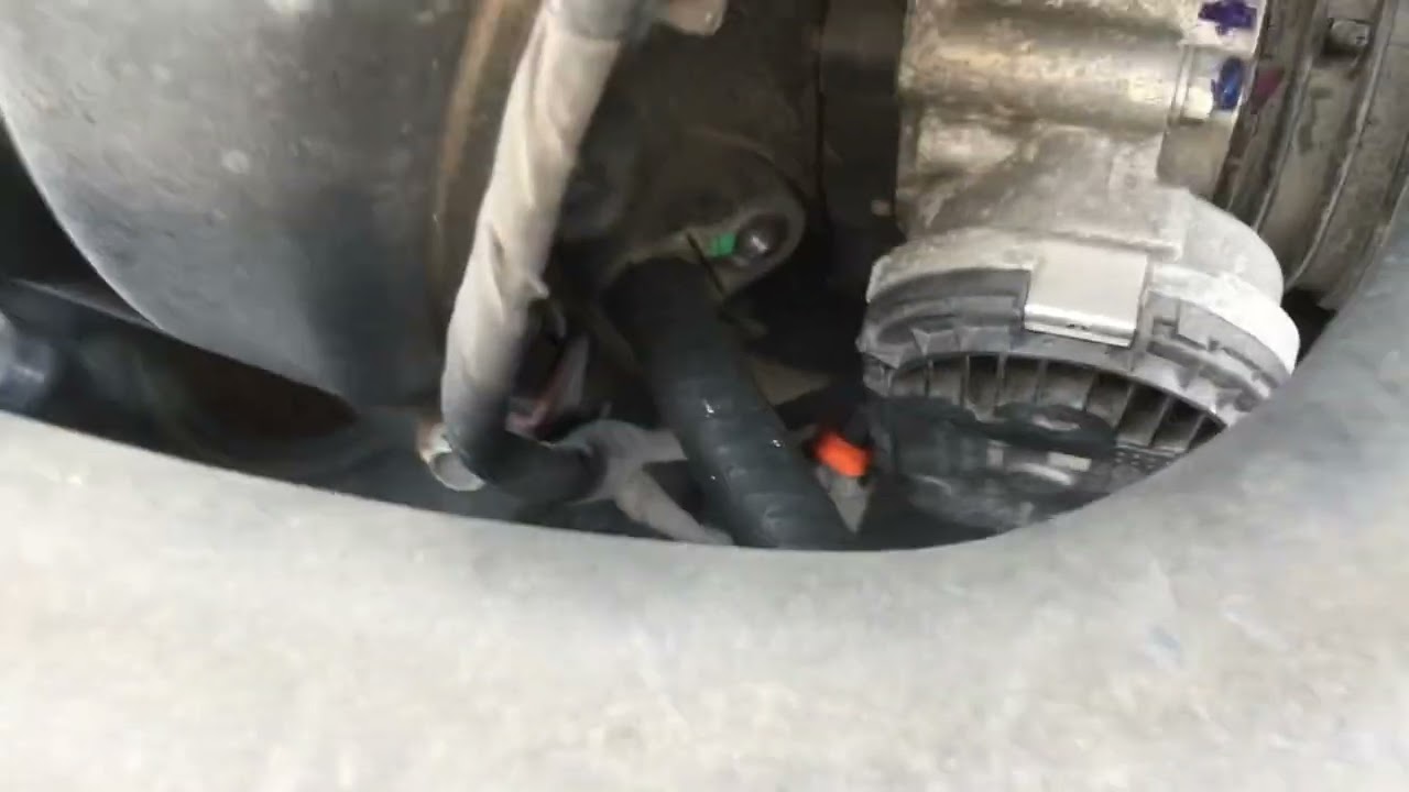 Easy Way To Clean Intake Valves On Hyundai 2.4L Eng. - Part 3 - Bob C