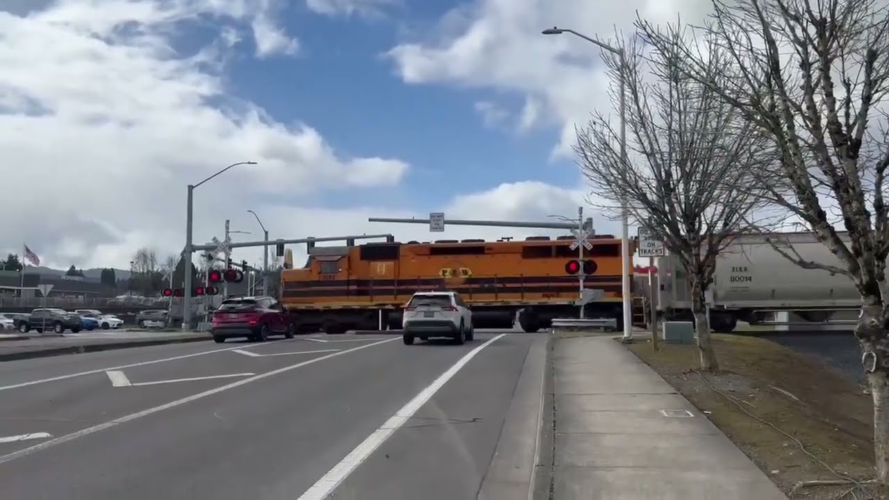 Freight Train 🚂 crossing Havlik @ Highway 30