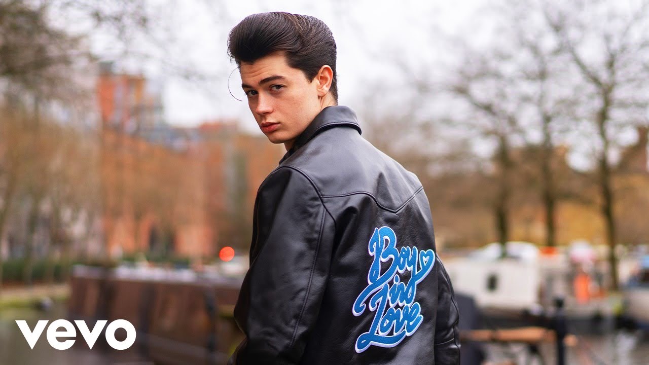 Elliot James Reay - Boy In Love (Official Lyric Video)