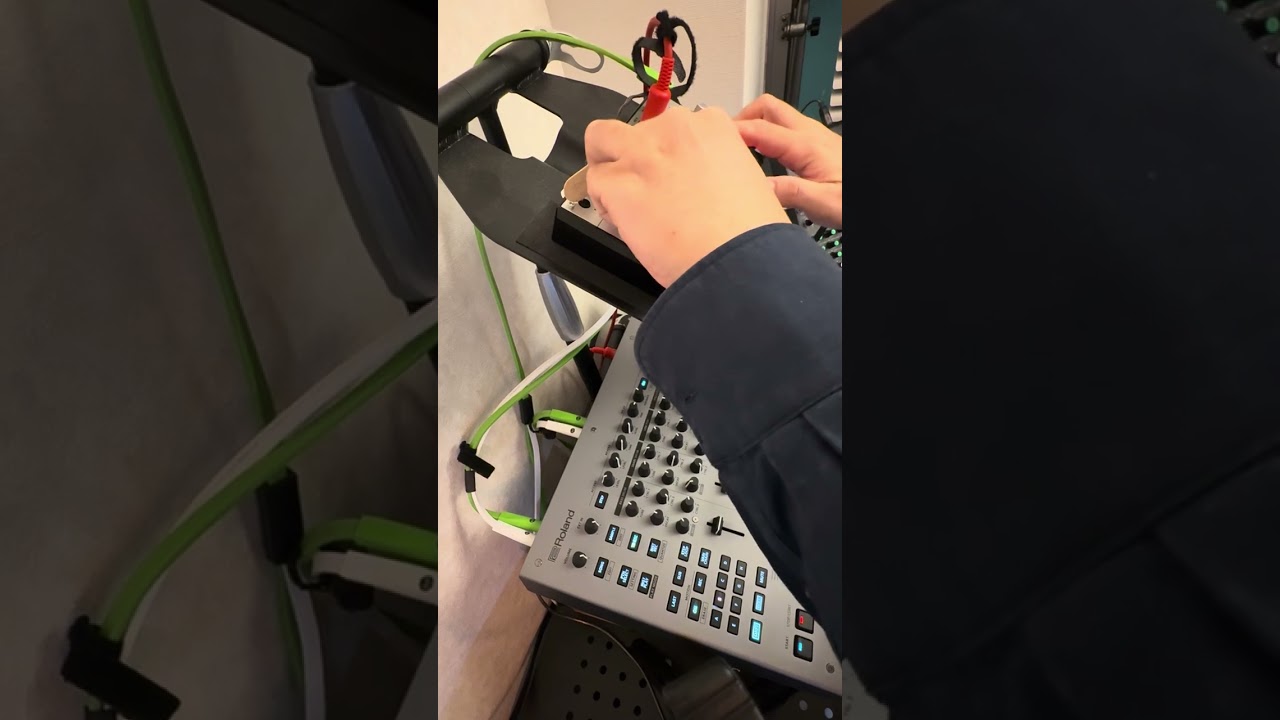 Roland TR-1000 and volca bass minimal techno machinelive