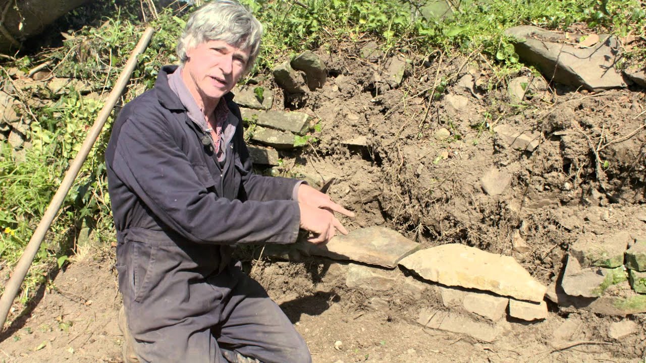How to repair a Devon stone-faced hedge