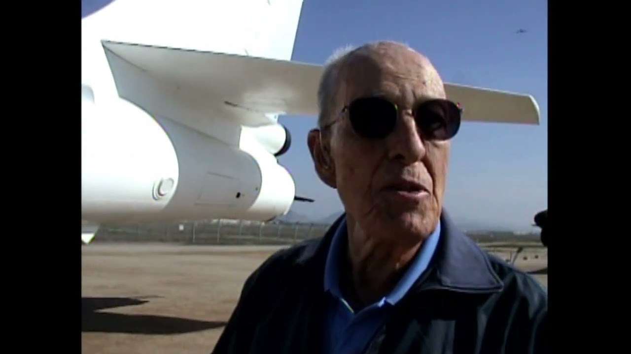 Col Hal Austin describing the B-47 and how to add a stencil to an aircraft