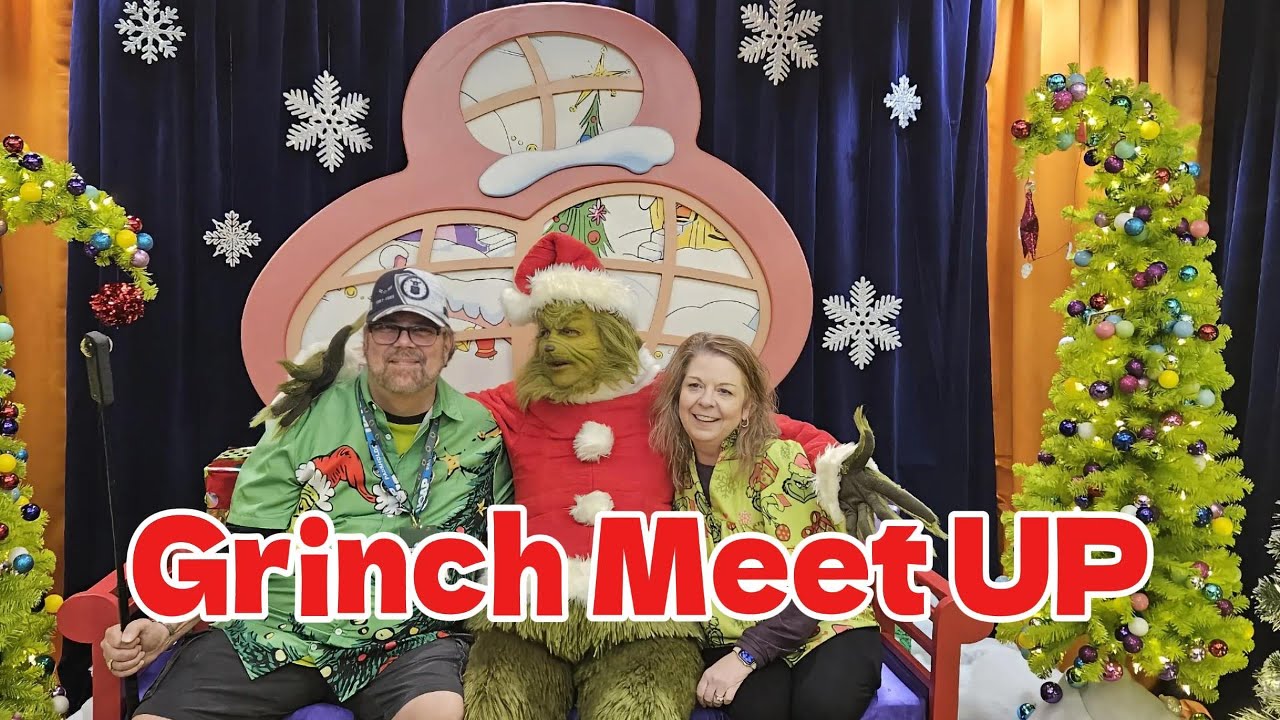 Meeting The Grinch #UniversalStudios#UniversalOrlando#Grinchmas#TheGrinch#Whoville#chirstmas
