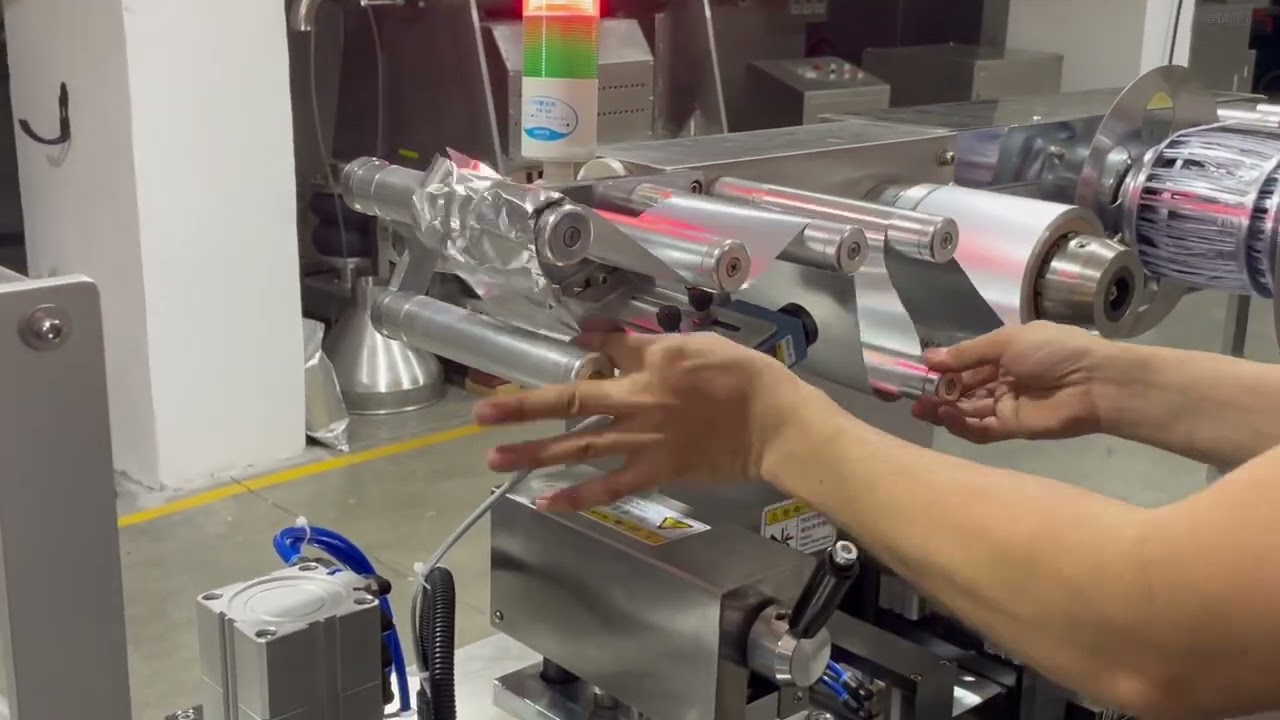 How to install the Cover packaging material roll_NO.3_Laymax Machinery